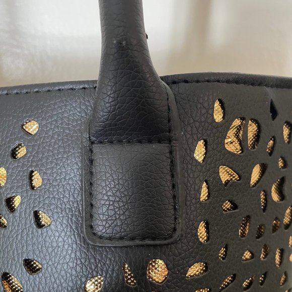 Signature Club A Black and Gold Tote/Shoulder Bag/Lace Effect - Picture 6 of 10